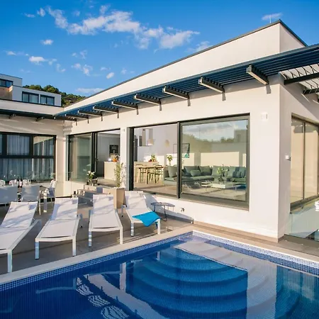 ヴィラ Olive トロギール